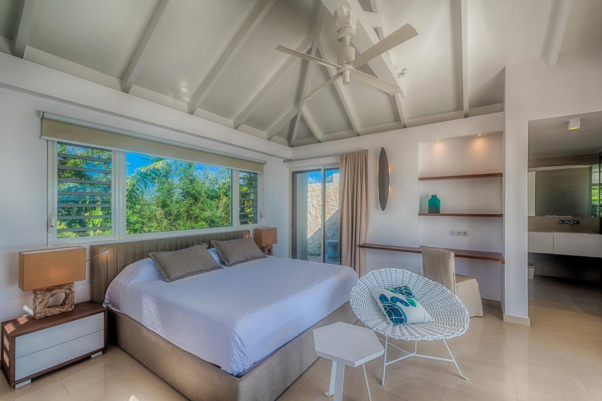 Luxury Beach Front Villa rental - The bedroom 1